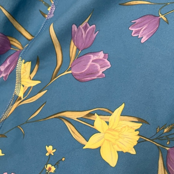 Fabletics Oasis PureLuxe Blue Floral Leggings - Picture 6 of 8